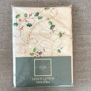 LENOX Linens Kemp & Beatley Holiday Tablecloth 65 x 86 inch oblong NEW!